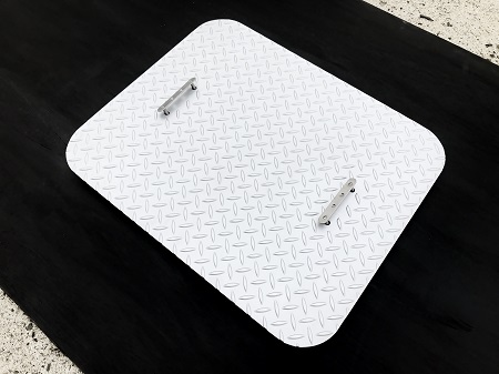 ステンレス製のグリストラップの蓋(グリーストラップ蓋):グリストラップの蓋を交換するなら鉄工所に直接注文しましょう!鉄工所ならではの耐久性を重視した蓋を製作してもらえます!