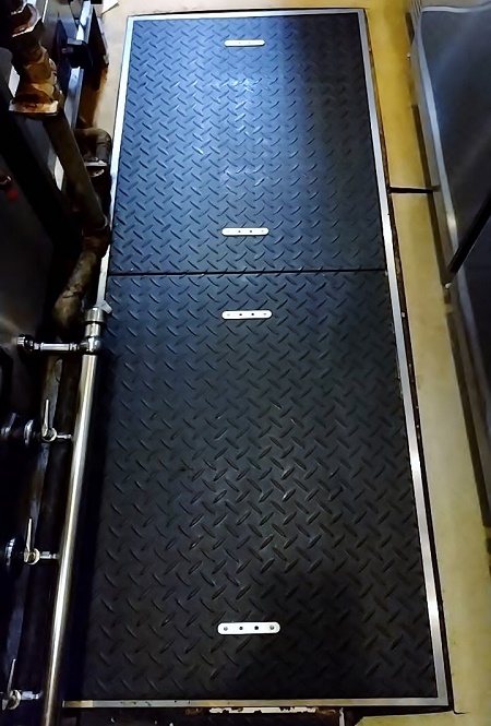 グリストラップ 蓋:東京都練馬区のイタリアンレストラン様より 鉄製に塗装のグリストラップの蓋