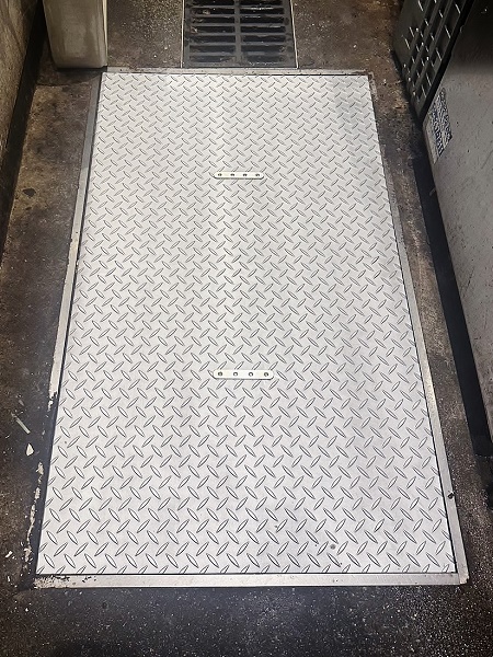 グリストラップ 蓋:神奈川県厚木市の肉バル店様より 「2個1」にしたグリストラップの蓋