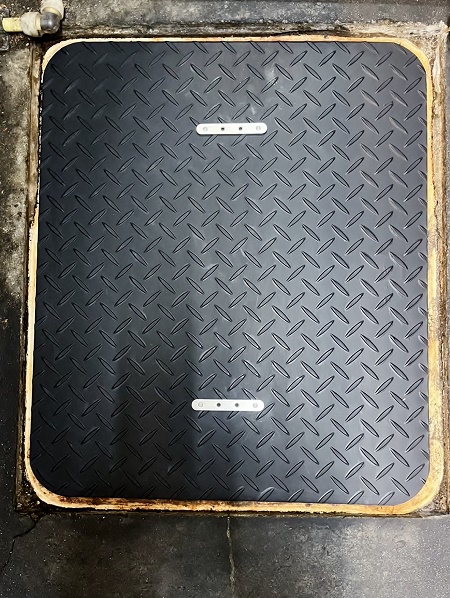 グリストラップ 蓋:広島市中区の洋食屋様より 鉄製に錆び止め塗装のグリストラップの蓋