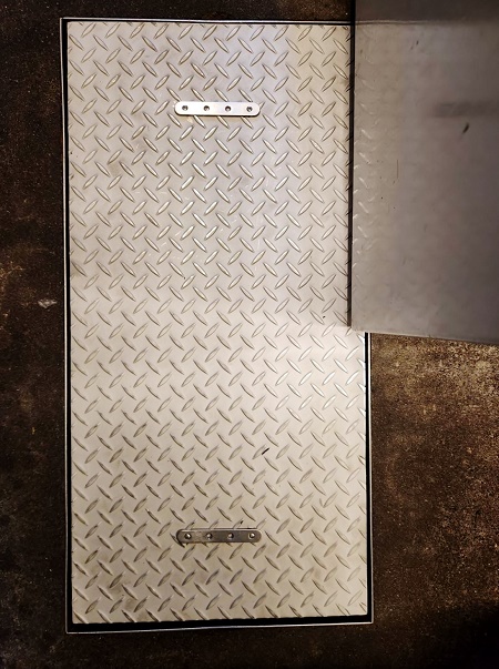 グリストラップ 蓋:東京都立川市のビストロ店様より ステンレス製のグリストラップの蓋