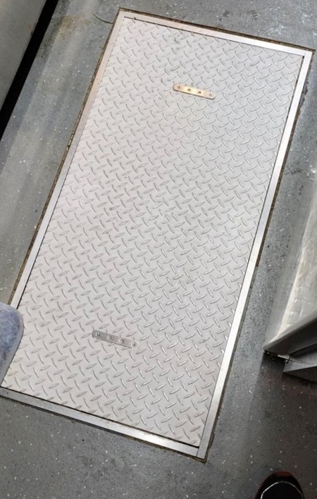 グリストラップ 蓋:大阪市福島区の鮨屋様より ステンレス製のグリストラップ蓋