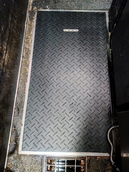 グリストラップ 蓋:『油そば春日亭錦糸町店』様より 「2個1」で取手1個のグリストラップ蓋