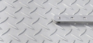 グリストラップ 蓋(グリーストラップ蓋):ステンレス製のグリストラップの蓋は錆びないので、いつまでも衛生的です。また、当社は補強などもアーク溶接でシッカリと付けますので、ほぼ交換不要になります!